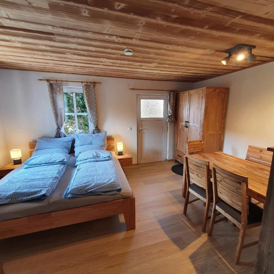 Alte Backstube - Ferienwohnung Huettenstube Und Ferienzimmer Auszeit Erkenbrechtsweiler Extérieur photo
