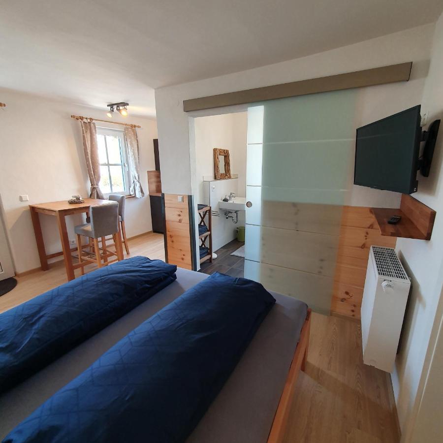 Alte Backstube - Ferienwohnung Huettenstube Und Ferienzimmer Auszeit Erkenbrechtsweiler Extérieur photo
