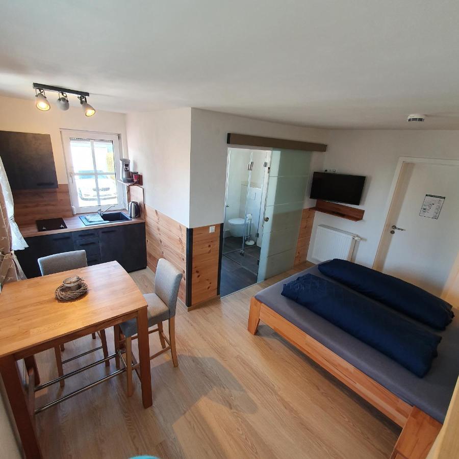 Alte Backstube - Ferienwohnung Huettenstube Und Ferienzimmer Auszeit Erkenbrechtsweiler Extérieur photo